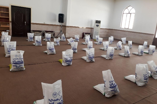 ادامه کمک های مومنانه توزیع ۴۰ پَک مواد غذایی در بین نیازمندان شهرستان