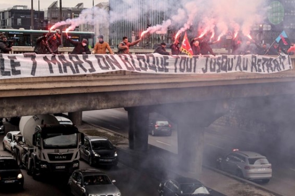 درگیری شدید پلیس فرانسه با معترضان به سیاست‌های ماکرون+ فیلم