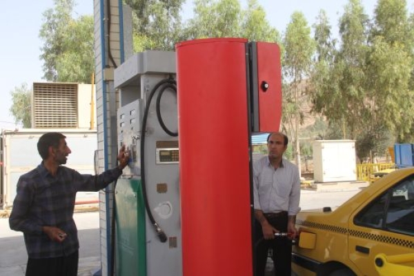 تدبیردولت درغافلگیرکردن مردم/ تک نرخی شدن بنزین درچراغ خاموش کامل انجام شد