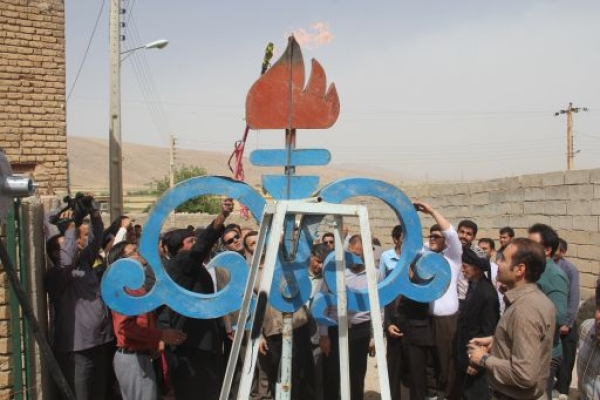 مشعل گاز در12 روستای بخش قلعه شاهین روشن شد+تصویر