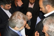 رخوت و خواب در مراسم سالگرد دولت یازدهم؛ از سیل انتقادات مردمی به نوبخت تا سخنرانی کاندیداهای انتخاباتی کارگزاران/ سبک مدیریت خانوادگی اینبار در جشن غمگین دولت در کرمانشاه/ غیبت معنی دار اصلاح طلب ها