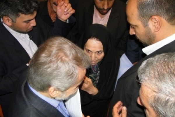 رخوت و خواب در مراسم سالگرد دولت یازدهم؛ از سیل انتقادات مردمی به نوبخت تا سخنرانی کاندیداهای انتخاباتی کارگزاران/ سبک مدیریت خانوادگی اینبار در جشن غمگین دولت در کرمانشاه/ غیبت معنی دار اصلاح طلب ها