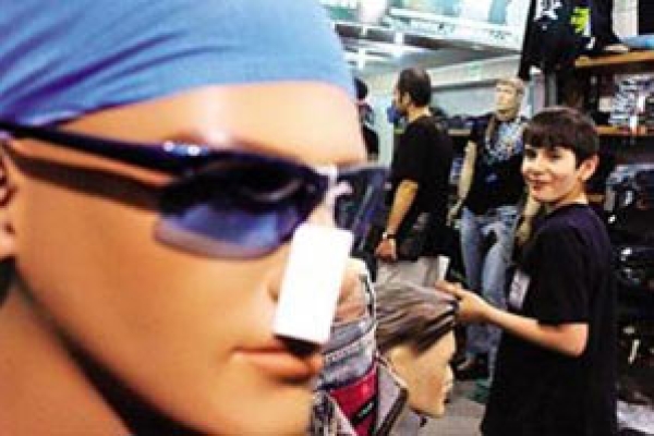 معظلی که دامنگیر جوانان شده است/لزوم همت مسئولین دربرخوردبا مد والگوهای نامناسب