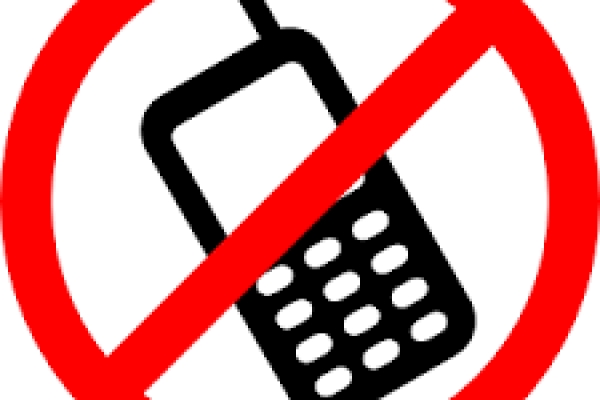  استفاده آسیب زا و پرخطر تلفن همراه در دانش‌آموزان  / استفاده ازتلفن همراه چه تاثیری در عملکرد تحصیلی وانگیزش پیشرفت فرد دارد؟