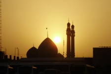 وجود مسجد و خانه عالم در شهر یا روستا مانند وجود خون در رگ است