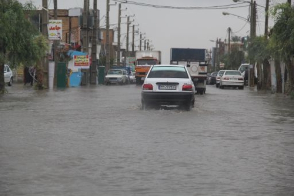 بارش اولین باران پاییزی باعث آبگرفتگی معابر و خیابان های شهرستان سرپل ذهاب شد