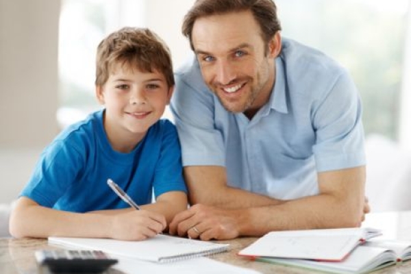 نقش خانواده در پیشرفت تحصیلی دانش آموزان /والدین متفاوتی برای فصل امتحانات دانش آموزانتان باشید!