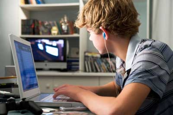 بلوغ زود رس را جدی بگیریم / از تاثیرات موادغذایی تا تماشای تصاویر مختلف در زودرس شدن بلوغ جوانان