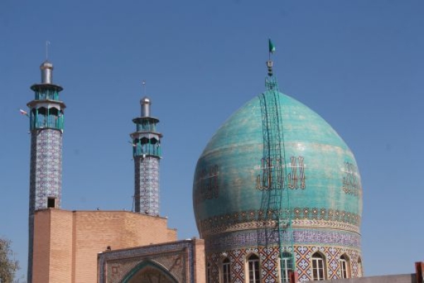  حرم احمد ابن اسحاق (ره) نگین مذهبی شهرستان  و جمکران ثانی کشور / وقتی حرم مطهر ماوای نیازمندان می شود