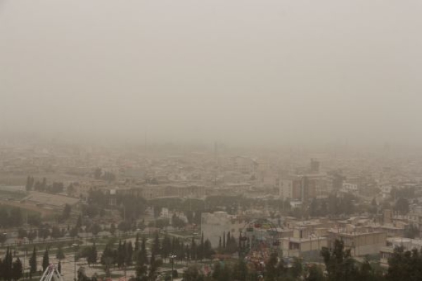 طوفان شديد سرپلذهاب را فرا گرفت / بوي خاك همه شهر را فراگرفت