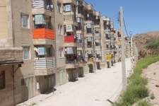 از نواقص موجود در ساختمان ها تا محوطه ای که همچنان گردوخاک می کند /نارضایتی شهروندان از بی توجهی مسئولین استانی و استمرار مشکلات 