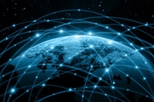 جایگاه ویژه شبکه های مجازی در زندگی اجتماعی انسان  / وقتی فرهنگ مبتذل غرب ازطریق فضای مجازی وارد دنیای واقعی خانواده ها می شود