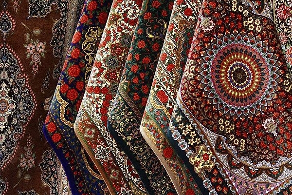 حمایت کمیته امداد از بافندگان فرش دستباف تحت حمایت شهرستان
