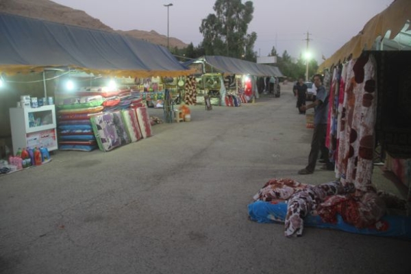 وقتی غرفه های بازارچه محصولات داخلی بازار را عرضه می کنند / ازعدم وجود نظارت در بازارچه تا برهم زدن چهره پارک درگلایه های شهروندان