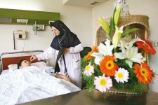 عیادت مناسب وقانونمند ازبیماران درروند درمان آنها موثراست / از رعایت نشدن وقت قانونی ملاقات تا تجمع بسیار افراد در بخشهای بستری بیمارستان