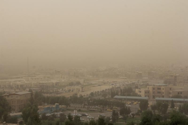 گرد و غبار شعاع دید افقی شهرستان را به 500 متر کاهش داد / تداوم غبار آلود بودن آسمان شهرستان تا پایان هفته
