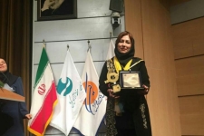 استفاده از روشهای سنتی در کنار متدهای روز دنیا در زمینه بهداشتی و آرایشی بانوان / وقتی تلاش وپشتکار عنوان کارآفرین برتر کشوری را برای بانوی شهرستان به ارمغان می آورد 