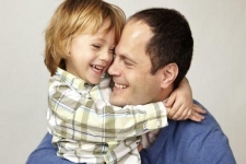 اندازه مهر و محبت والدین در لوس شدن فرزندان تاثیرگذار است/ از برآورده شدن سریع انتظارات تا قاطعیت والدین در برخورد با کودکان