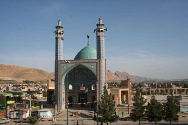 آستانی مقدس در مرکز شهر با زائر سراهای مناسب میزبانی از مسافرین نوروزی / بارگاه مقدس احمدابن اسحاق(ره) حال وهوای میهمانان را معنوی می سازد