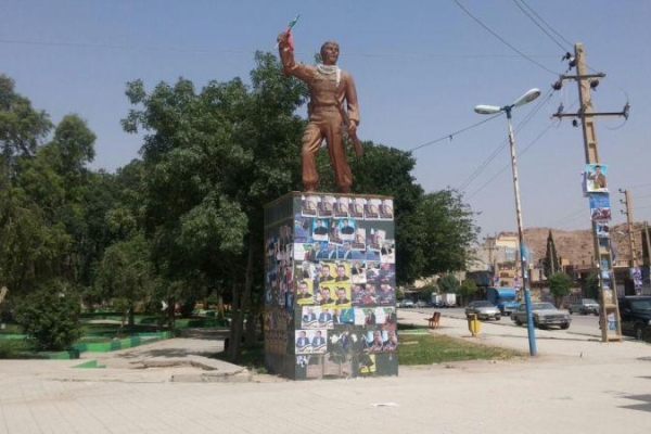  تخریب میادین والمان های شهری با تبلیغات کاندیداهای شورای شهر / بکارگیری بیش از ۵۰ نیروی خدماتی شهرداری برای پاکسازی شهر 