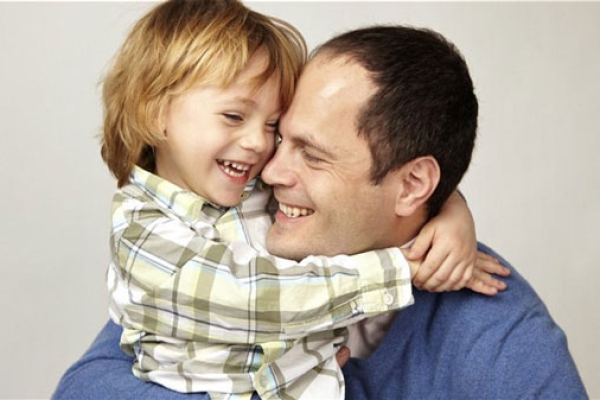 دلایل وابستگی کودکان به والدین / کودکان را برای حضور درجمع همسالان ترغیب کنید