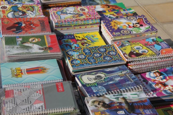 جولان الگوهای بیگانه غربی در خیابانهای شهر / وقتی والدین و دانش آموزان برای یافتن تصاویر میهنی به زحمت می افتند