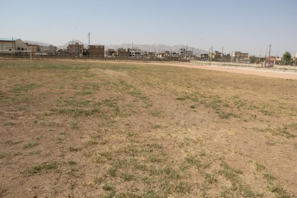 بهسازی زمین چمن سرپل ذهاب، در گذر وعده های مسئولین/ وقتی تنها زمین چمن استادیوم ورزشی دغدغه فوتبالیست ها می شود