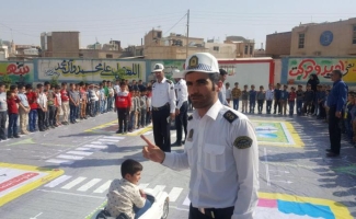 اجرای طرح آشنایی با قوانین راهنمایی و رانندگی در مدارس سرپلذهاب 