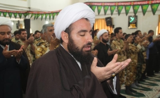 نماز عبادی سیاسی جمعه به امامت حجت الاسلام فاطمی نسب امام جمعه شهرستان در صفوف به هم پیوسته ودشمن شکن مردم سرپلذهاب اقامه شد