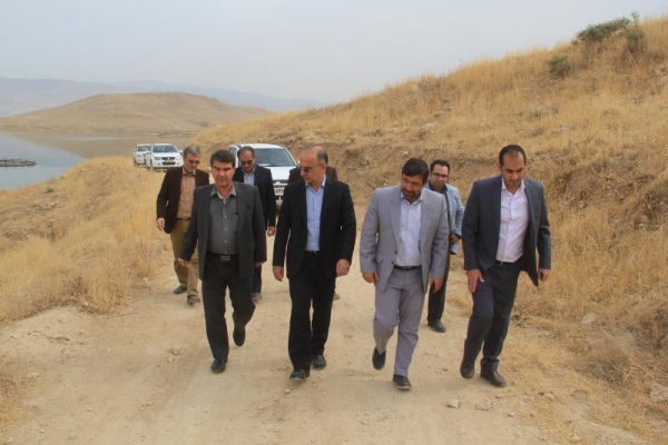 نخستین طرح پرورش ماهی در قفس در سد شهدای گمنام سرپل ذهاب در استان کرمانشاه/پرورش ماهی در "قفس" پشت سدهای شهرستان سرپل ذهاب توسعه می‌یابد