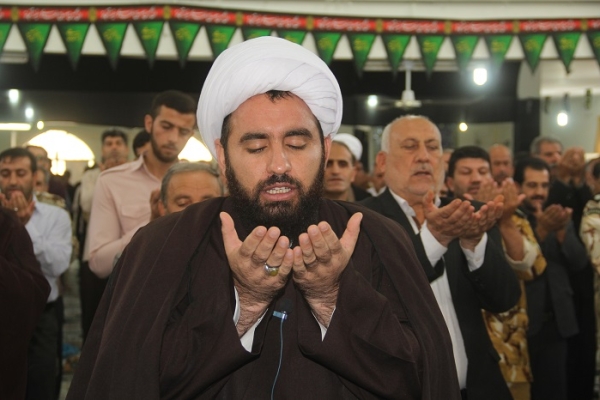 نماز عبادی سیاسی جمعه به امامت حجت الاسلام فاطمی نسب امام جمعه شهرستان در صفوف به هم پیوسته ودشمن شکن مردم سرپلذهاب اقامه شد