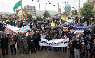 غریو فریاد مرگ بر آمریکا در خیابانهای شهر / وقتی مردم سرپلذهاب مشق استکبار ستیزی می کنند
