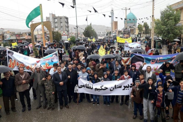 غریو فریاد مرگ بر آمریکا در خیابانهای شهر / وقتی مردم سرپلذهاب مشق استکبار ستیزی می کنند