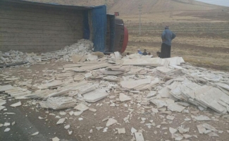 واژگونی کامیون در محور سرپلذهاب  ۲ کشته ومصدوم برجای گذاشت