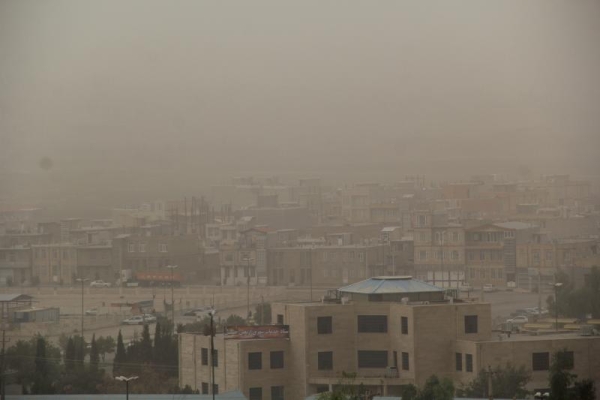 شدت گرد و خاک  مدارس سرپلذهاب را تعطیل کرد