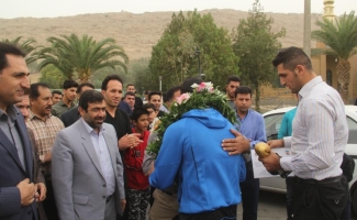 بوکسور سرپل ذهابی با استقبال گرم مسئولین و مردم ورزش دوست وارد شهرستان شد