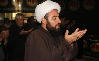 رهروان راه سیدالشهدا(ع) در قامت نماز ظهر اربعین ایستادند / ازعزاداری سوگواران در اربعین تا آرزوی اقامه نماز در بین الحرمین