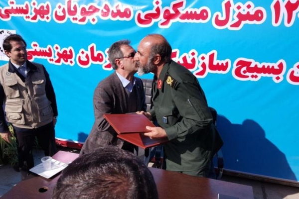  آغاز ساخت هزاران خانه با رمز یا زینب کبری (س)/ استقرار ۵۸۰۰ پاسدار و بسیجی در ۳۱ مقر  درمناطق زلزله زده