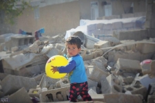 نکنه خونه ما هم خراب بشه؟ نکنه مامان منم ...؟ نکنه بابای منم مثل بابای او بچه ...؟ 