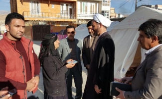 بازدید مدیر کل بنیاد شهید کرمانشاه از مناطق زلزله زده استان