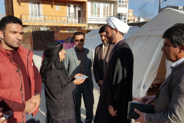 بازدید مدیر کل بنیاد شهید کرمانشاه از مناطق زلزله زده استان