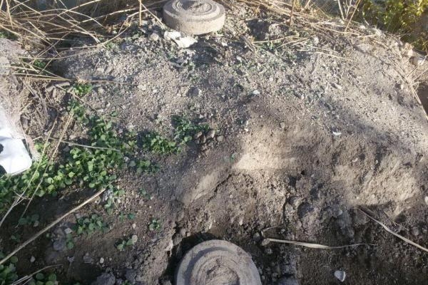 پیدا شدن چند قبضه مین در دشتهای سرپل ذهاب/ زلزله زدگان در دشتهای کم تردد سکونت نکنند