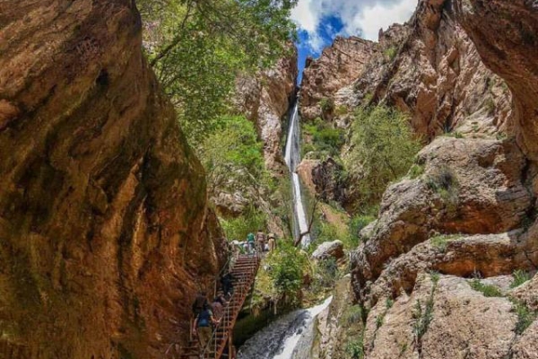 شهری باقدمت تاریخی بسیار و جاذبه هایی خدادادی درانتظار میهمانان نوروزی / از سرابهای جوشان زیبا تا بلندترین آبشار طبقه ای خاورمیانه