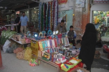 مردم سرپل ذهاب به استقبال سال نو می روند/ رونق بازار،جوانه‌های بهار میان ویرانه‌های زلزله