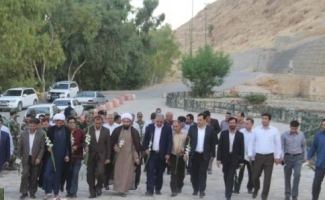 غبار روبی گلزار شهدای گمنام شهرستان سرپل ذهاب به مناسبت دومین روز از هفته دولت
