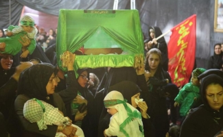 همنوایی مادران شهرستان با حضرت رباب (س) / شیرخوارگان شهرستان به یاد شش ماهه دشت کربلا نذر قیام امام زمان (عج) شدند