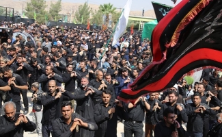 نوحه خوانی و زنجیرزنی هیئات مذهبی شهرستان در عاشورای حسینی / توسل عاشقان اباعبدالله الحسین(ع) به شهید بی کفن دشت کربلا