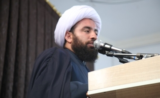 قیام امام حسین (ع) یک حرکت کاملا سیاسی واجتماعی بود / اگردرجامعه ای دین محور اصلی باشد سعادت، امنیت وآرامش درآن جامعه بوجود می آید