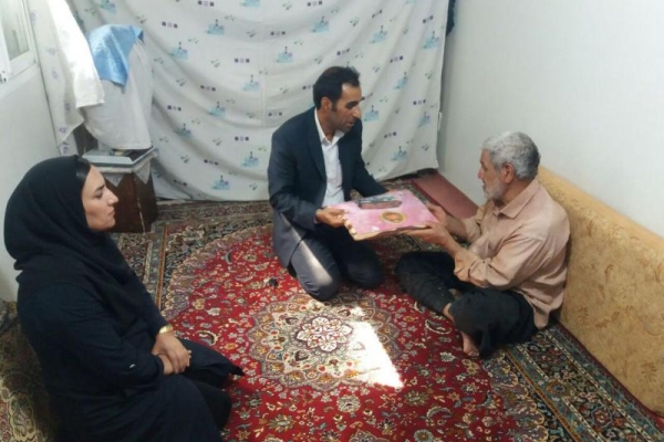 دیدارصمیمانه رئیس اداره بهزیستی سرپل ذهاب با مددجویان روشندل 