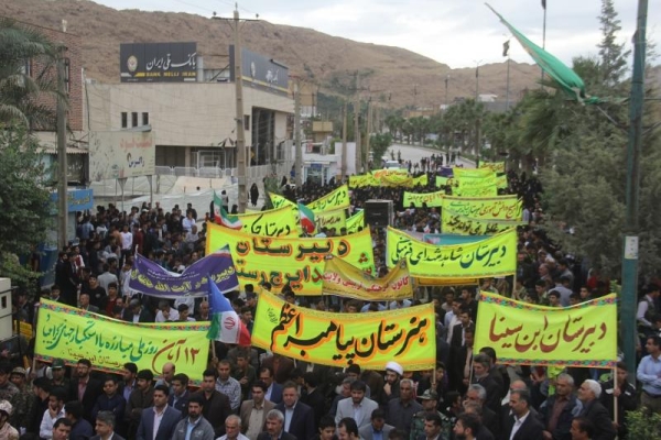 مشق استکبار ستیزی مردم زلزله زده سرپلذهاب در خیابانهای شهر/وقتی  فریاد مرگ بر آمریکا در آسمان سرپلذهاب طنین انداز میشود